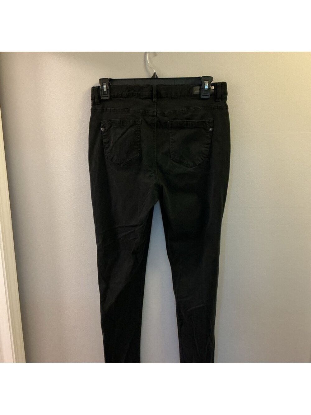 Unionbay black 5 pocket skinny jeans
Woman’s Juniors size 17 - Picture 5 of 13